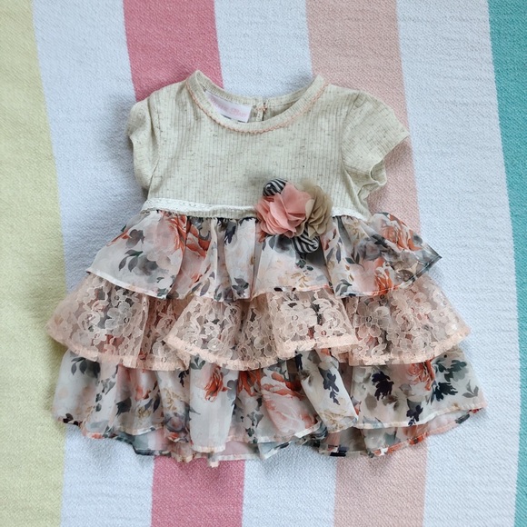 Floral Casual Outfit - Picture 3 of 3